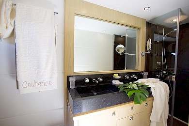 Yacht Catherine cabin bathroom