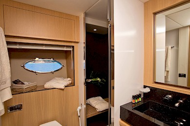 Yacht Catherine cabin bathroom