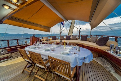 Yacht Angelica dining table