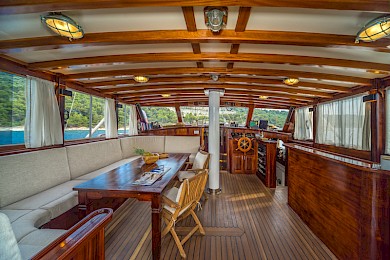 Yacht Angelica saloon