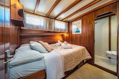 Yacht Angelica cabin