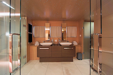 Yacht Omnia cabin bathroom