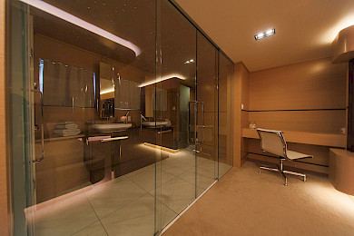 Yacht Omnia cabin shower