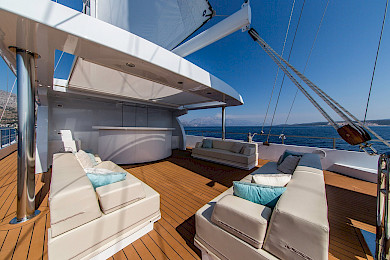 Yacht Omnia deck