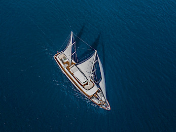 Yacht Omnia aerial view