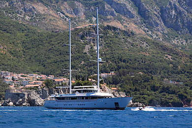 Yacht Omnia side view