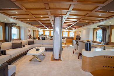 Yacht Zanziba saloon