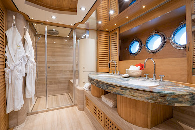 Yacht Zanziba cabin bathroom