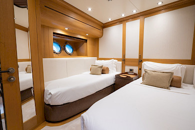 Yacht Zanziba cabin