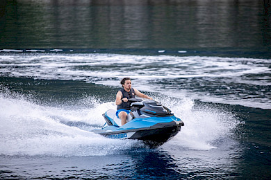 Yacht Voyage jet ski