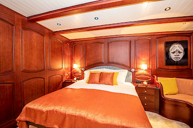 Yacht Voyage cabin