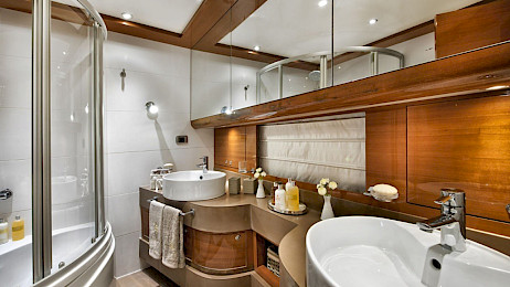 Yacht Mermaid cabin bathroom