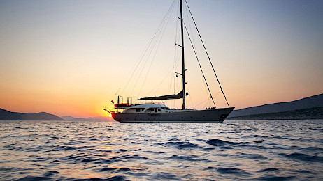 Yacht Mermaid side profile