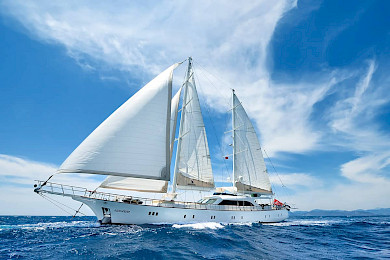 Yacht Alessandro sailing