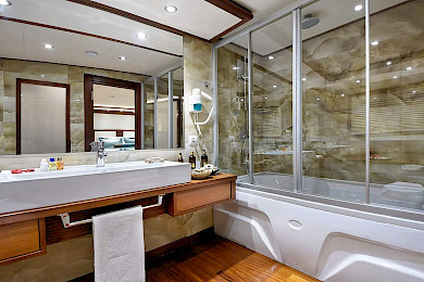 Yacht Alessandro cabin bathroom