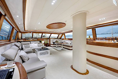 Yacht Alessandro saloon