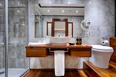 Yacht Alessandro cabin bathroom