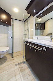 Yacht Navilux cabin bathroom