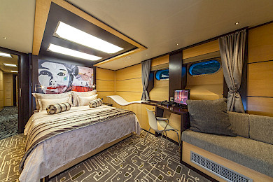 Yacht Navilux cabin