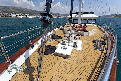 Yacht Navilux deck