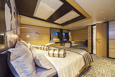 Yacht Navilux cabin