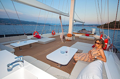 Yacht Navilux deck