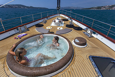 Yacht Navilux Jacuzzi