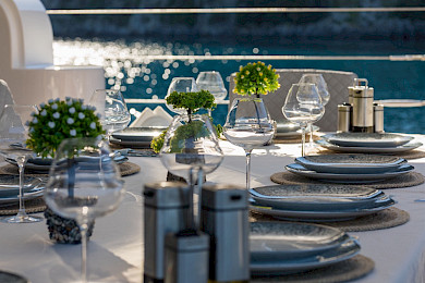 Yacht Sun of Wind dining table