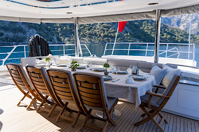 Yacht Sun of Wind dining table