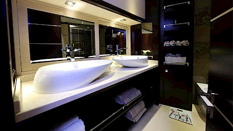 Yacht Perla Del Mare cabin bathroom