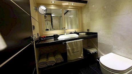 Yacht Perla Del Mare cabin bathroom