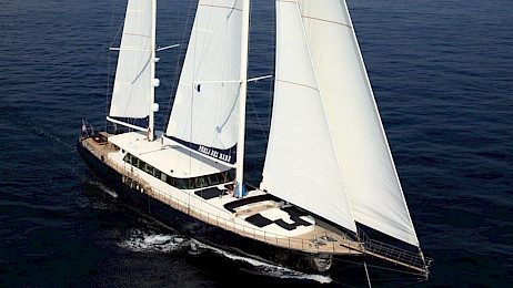 Yacht Perla Del Mare sailing