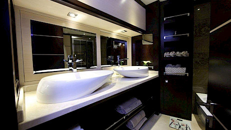 Yacht Perla Del Mare cabin bathroom