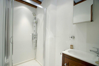 Yacht Matina cabin bathroom