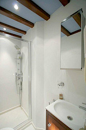 Yacht Matina cabin bathroom