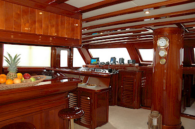 Yacht Matina saloon