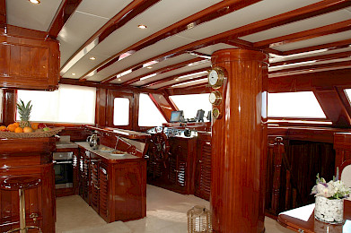 Yacht Matina saloon