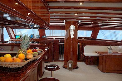 Yacht Matina saloon