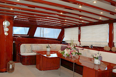 Yacht Matina saloon