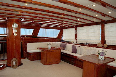 Yacht Matina saloon