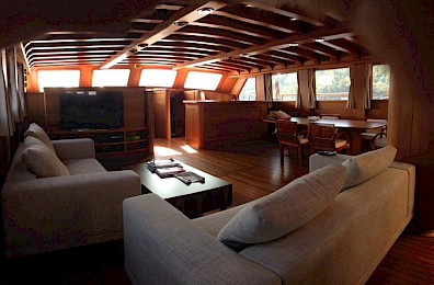 Yacht Cakiryildiz saloon