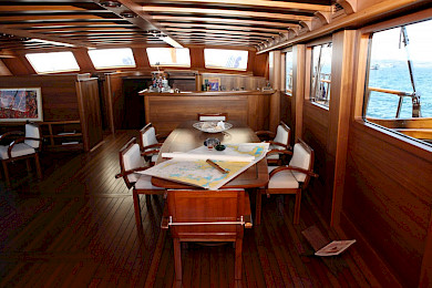 Yacht Cakiryildiz saloon