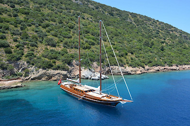 Yacht Cakiryildiz on anchor