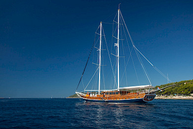 Yacht Stella Maris side view