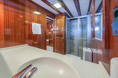 Yacht Stella Maris cabin bathroom