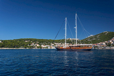 Yacht Stella Maris side view