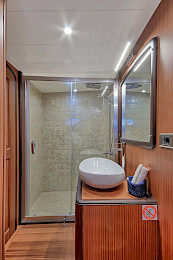 Yacht Queen of Salmakis cabin bathroom