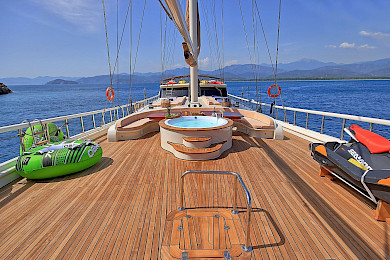 Yacht Queen of Salmakis deck