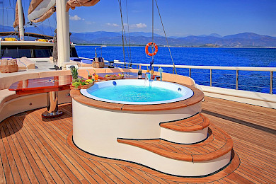 Yacht Queen of Salmakis Jacuzzi