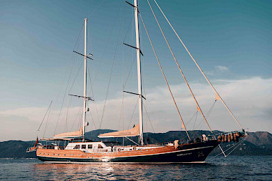 Yacht La Bella Vita side view